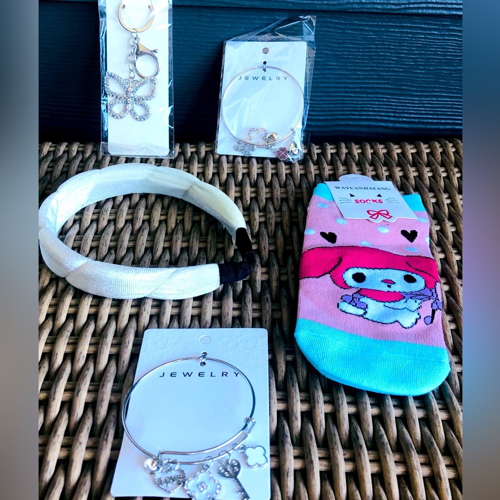 Kids My Melody Socks Gift Bundle | Headband, Bracelets & Butterfly Bag Charm NEW